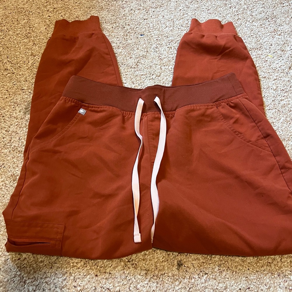 FIGS Zamora Jogger Scrub Pants Womens Rust Clay Orange Yoga Waistband Cargo M